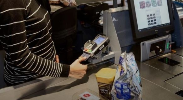 Пръстов отпечатък сменя банковата карта